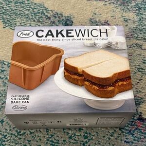 Fred Cakewich Silicone Bake Pan - Brown